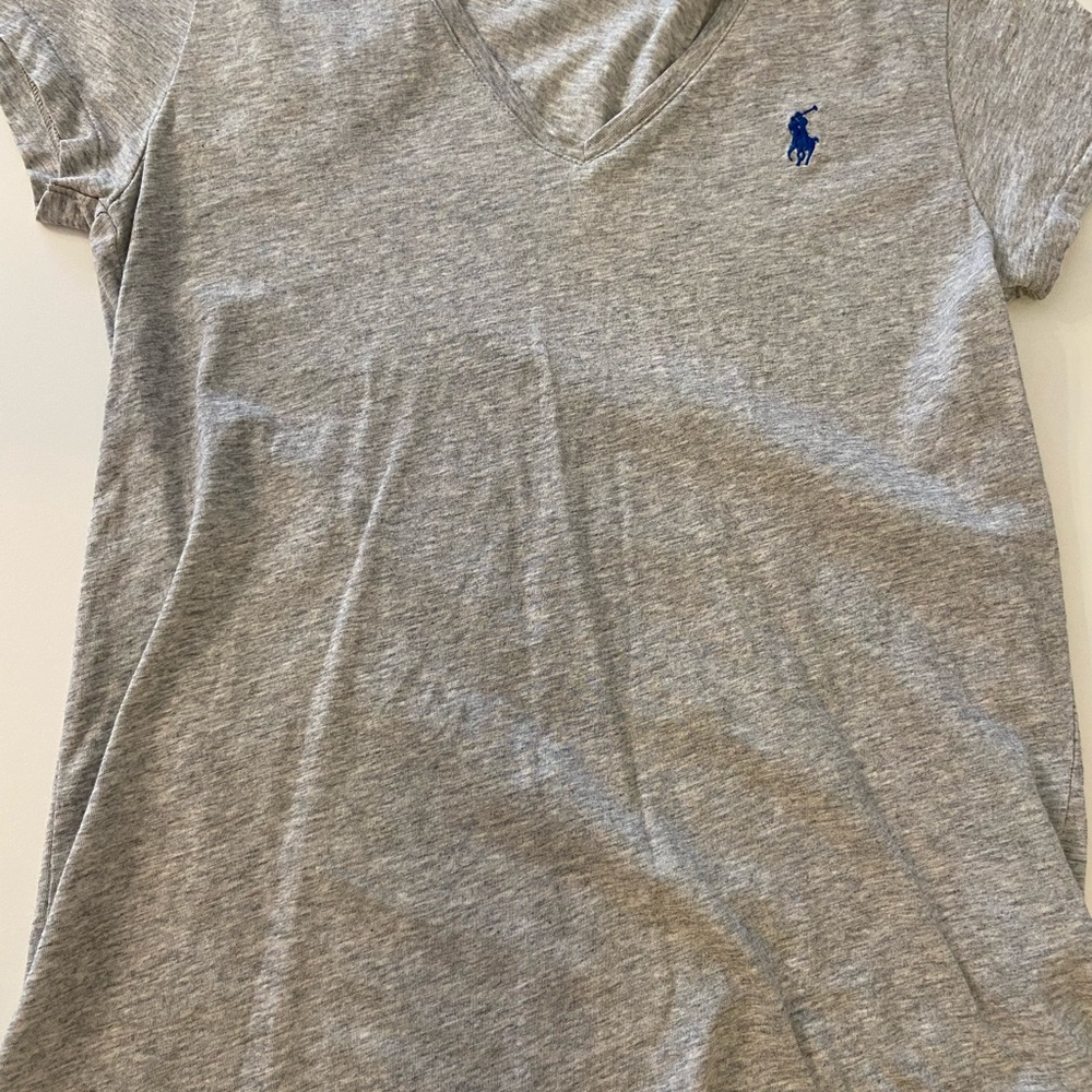 Ladies short sleeve semi fitted v-neck tee.